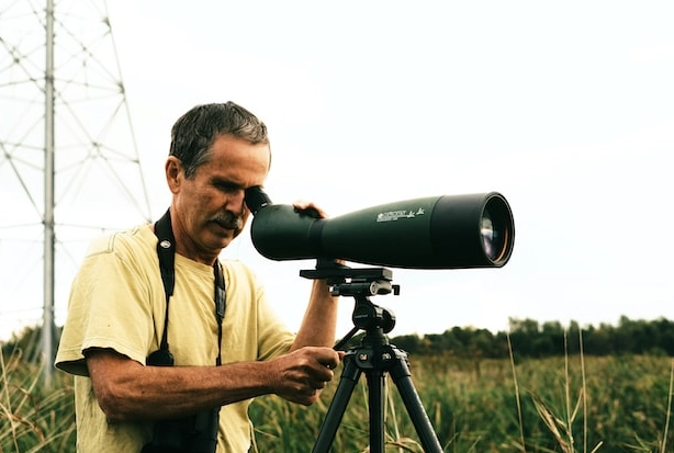 how to choose binoculars or spotting scope